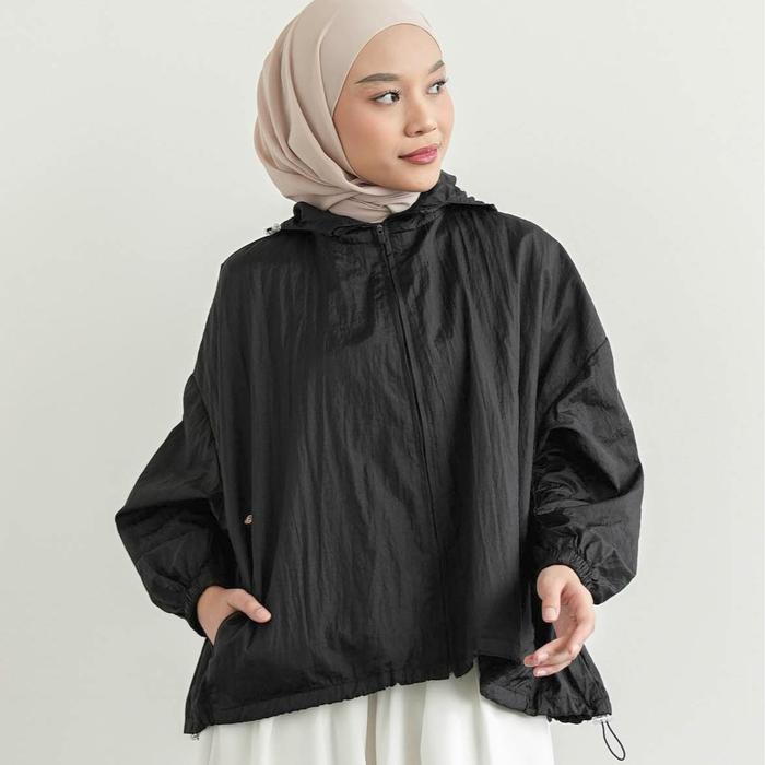 Gambar MISTYVORI | Nola Jaket Bahan Parasut Crinkle Serut Tangan Panjang Oversize Wanita Nyaman Basic Tebal Waterproof - Airy - Black  dari mistyvori undefined Tokopedia