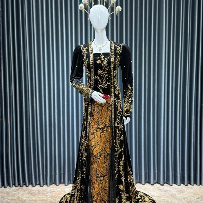 Gambar Kebaya Bludru Kutubaru EKOR Pengantin Kaesang Payet Wanita Dress Panjang Standar dengan Hiasan Payet Jepang Elegan dan Modern - Kebaya Kaesang Premium Selutut dari HOKITA WEDDING JOGJA2 undefined Tokopedia