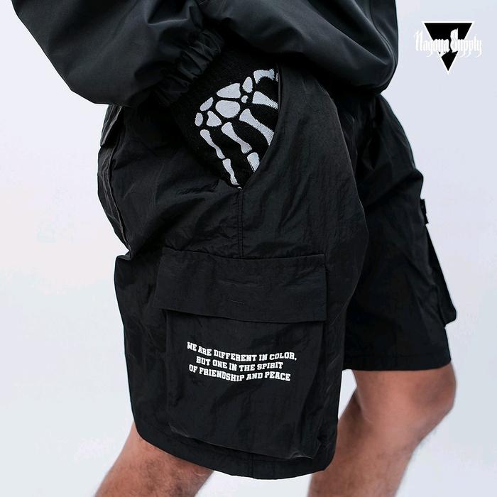 Gambar Celana CARGO PENDEK pria bahan taslan| Celana  Boxser cargo pria distro Bandung Shorts Casual Santai Karet Parasut Hitam Boxer - Hitam pekat, M 29.30 dari KangobetjeansmurahBdg undefined Tokopedia