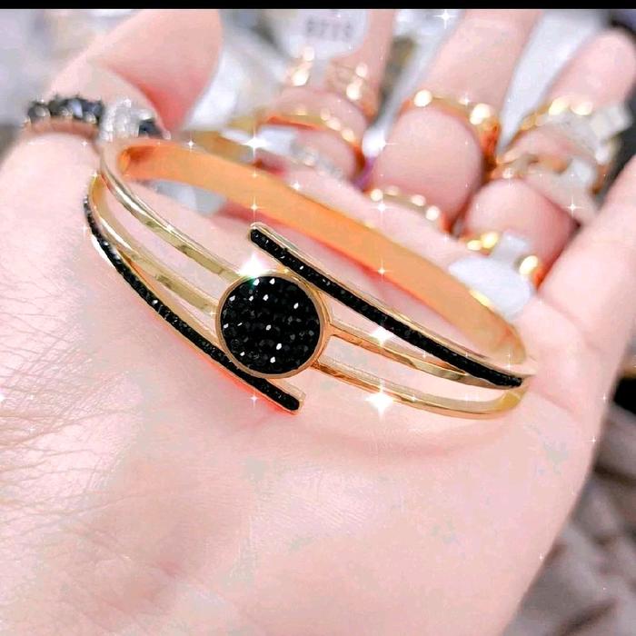 Gambar gelang motif bulat permata hitam - bunga gold dari Maulida Collection 01 undefined 3 Tokopedia