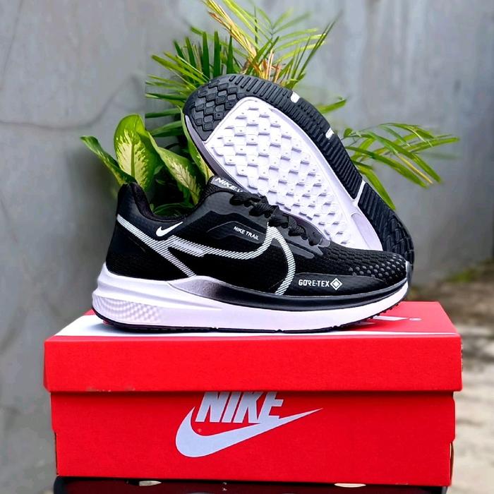 Gambar SEPATU RUNNING NIKE ZOOM GORETEX PRIA WANITA TERBARU SIZE 37 - 41 Casual Sneakers Shoes Hitam Putih Black Kasual running santai - hitam putih, 37 dari NcSport_NEW undefined Tokopedia