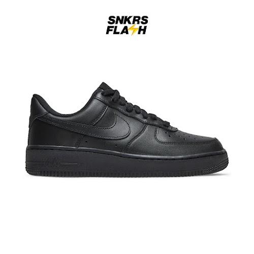 Gambar Sepatu Sneakers Wanita NIKE AIR FORCE 1 07 TRIPLE BLACK - DD8959001 - 37.5 dari Sneakers Flash undefined Tokopedia