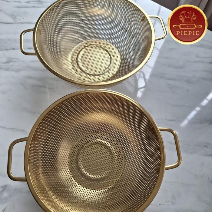 Gambar Piepie Baskom Saringan Sayur dan Buah Stainless Steel Gold Fruit Vegetable Strainer Metal Strainer with Handle - PB1066 - 25.5cm  dari piepiebakewareofficial undefined Tokopedia