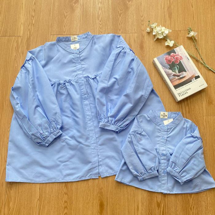 Gambar Kalsandfrey Kana Denim Blouse Couple Mom And Kids Kembar Set Pakaian Couple - Cerulean, Mama S/M dari Kals and Frey undefined Tokopedia