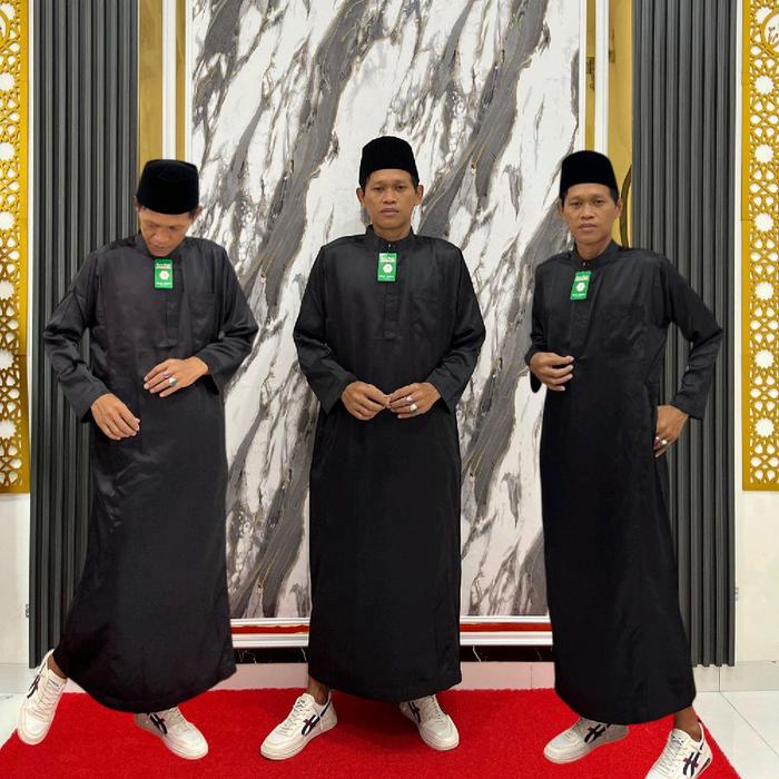 Gambar jubah al aana polos call  Panjang gamis pria dewasa Muslim - hitam, S dari AL AANA COLLECTION JKT undefined Tokopedia