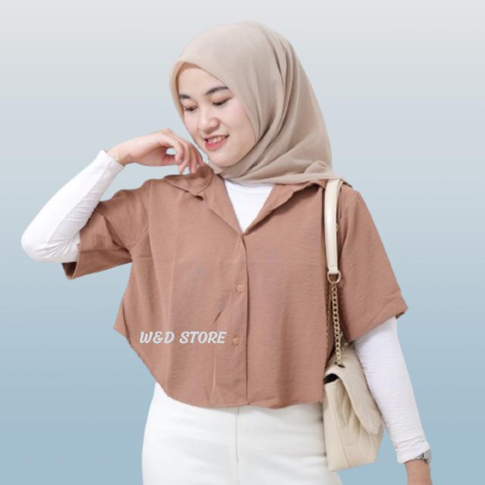 Gambar Baju Atasan Kemeja Wanita Crop Top Oversize Putih Polos Basic Casual Lengan Pendek Crinkle Airflow Cewek Dewasa Katun  Shakila - Moca dari W&D store undefined Tokopedia