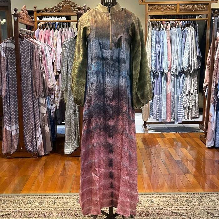 Gambar Mia Abaya Viscos by Dian Pelangi ORIGINAL Busana Muslim Baju Maxi Dress Gamis Kaftan Gaun Outfit Pesta Pernikahan Kondangan Lebaran Casual Formal Wanita Hijaber Cantik Anggun Modis Modern Simple Elegan Mewah Model Korea Terbaru Motif Batik Tulis Kekinian - S dari Dian Pelangi Original undefined Tokopedia