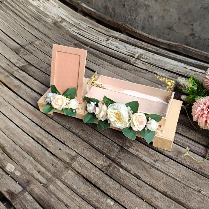 Gambar Box uang dan logam mulia mahar seserahan pernikahan model kaki no cover warna peach dan ungu muda - peach, Dengan nametag dari Sinas Olshop undefined Tokopedia