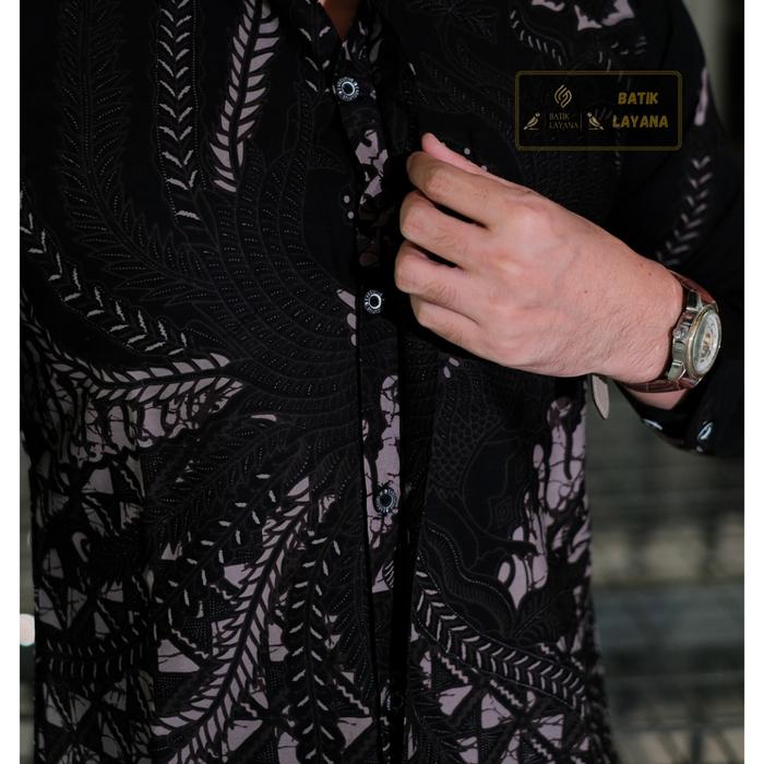 Gambar Kemeja Batik Layana Motif Caraka Hitam Abu Slimfit - hitam abu, S dari Batik Layana_NEW undefined Tokopedia