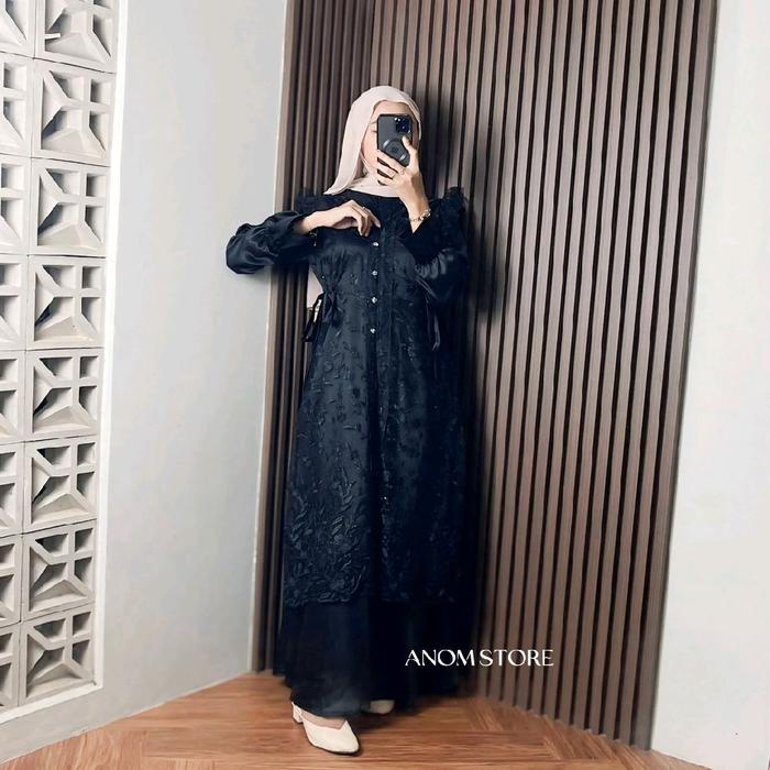 Gambar Jasmine Dress Brukat by anomstore - Satin Silk Brokat Semi Outer Mewah Elegan Simpel Gamis Kondangan / Bridesmaid Terbaru Gaun Lebaran 2026 Terbaru Gamis Muslim Wanita - Hitam, M dari anomstore undefined Tokopedia