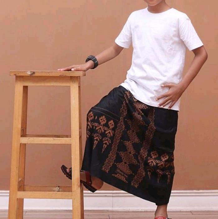 Gambar Sarung celana anak sarung instan sarung batik sarung anak laki laki Batik Nyaman Muslim - sarcel hitam 1, M dari Zayyin batik_NEW undefined Tokopedia