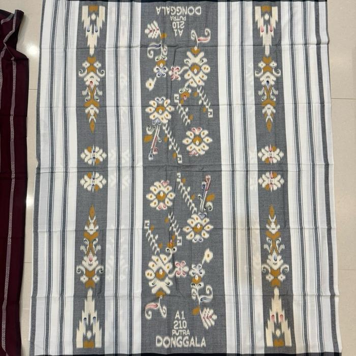 Gambar SARUNG DONGGALA MOTIF KEMBANG SUTRA SALUR RAYON TIMBUL A1 210 ORIGINAL NEW - PUTIH, DEWASA dari LUBS MUSLEEM STORE undefined Tokopedia