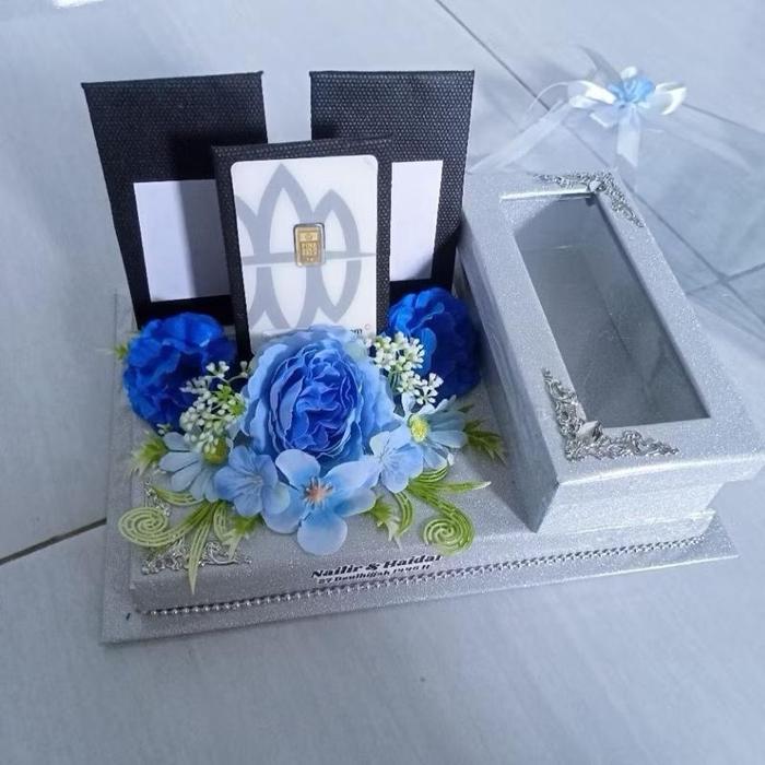 Gambar Kotak uang dan logam mulia mahar pernikahan (kodeB) Bunga - Silver, 1LM, Dengan kotak uang dari fathin fameera undefined Tokopedia
