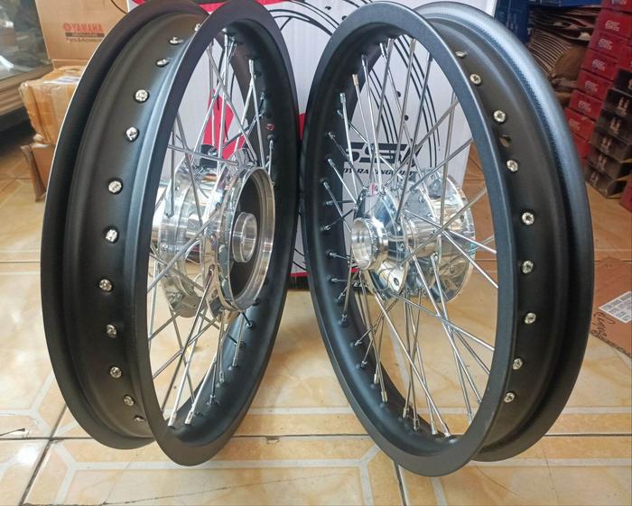 Gambar Velg Jari-jari Ring 17 Motor Verza Mega Pro Lama Tiger Revo Uk 215-250 Velg Rossi 1Set Depan Belakang dari Cundamanni undefined Tokopedia
