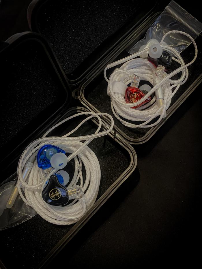 Gambar WAVE STUDIO 1 IN EAR MONITOR IEM ALL COLOUR dari Rockpizz Music Sesetan undefined Tokopedia