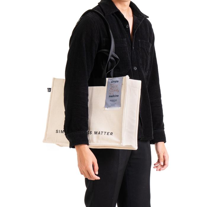 Gambar Large Catto Totebag | Grounds - Broken White dari Grounds Studio undefined Tokopedia