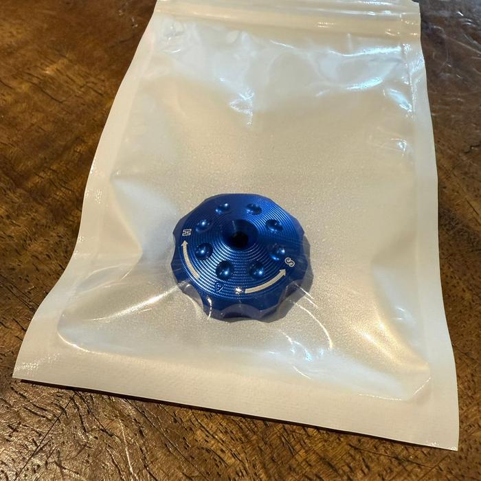 Gambar OHLINS Cap Knob adjuster CNC setelan universal all tipe Ohlins shock - BLUE dari skuterkoloni undefined Tokopedia