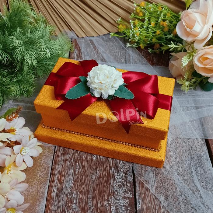 Gambar Kotak Box Tempat Mahar Seserahan Pernikahan atau Lamaran dan Tunangan dengan Hiasan Bunga - TUK - Gold dari Dolpin Wedding undefined Tokopedia