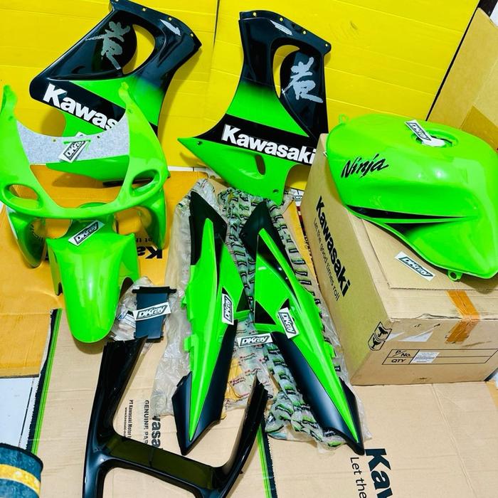 Gambar Body full set 1 motor ninja rr se 2011 gen 4 original + BODY BELAKANG secon kondisi 95% striping ori dari Dokter kawasaki undefined Tokopedia