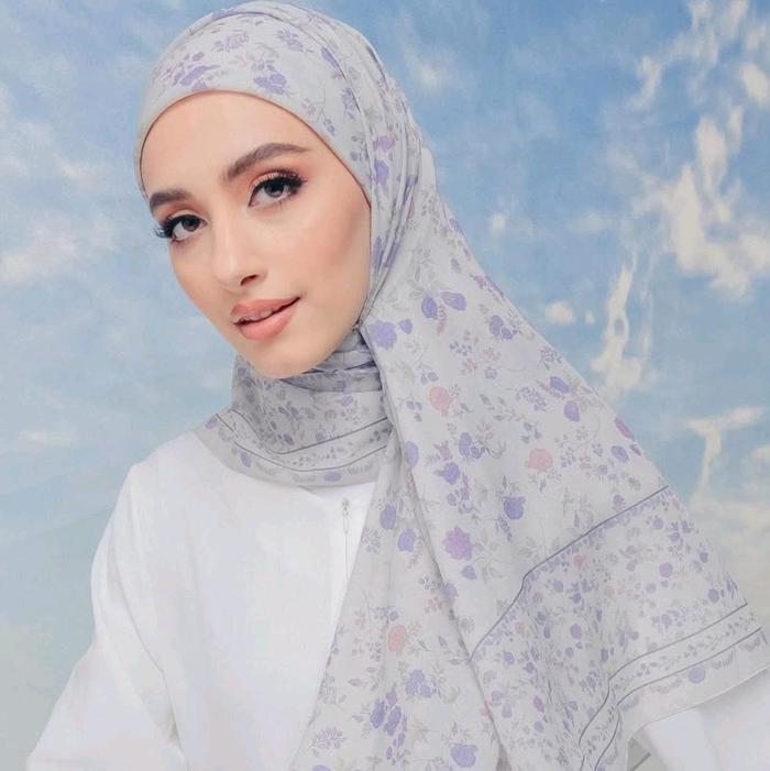 Gambar [119*119 ARRABELLA SCARVES HIGH DEMAND RARE ITEM] Arrabella Scarves Tudung Square Hijab Bawal Malay Voal Motif Bunga Mewah Kerudung Segi Empat Muslim Lembut jilbab - Amesha dari Lurik Rantau undefined Tokopedia