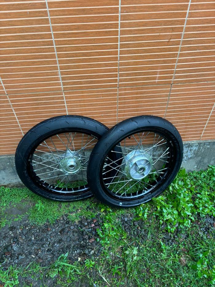 Gambar Paket Roda Ban Cacing MX King 150 Velg Jari Jari MX King Ban Primax SK01 Baru Ring 17 - 140/140 dari Jogja Supermoto Concept undefined Tokopedia