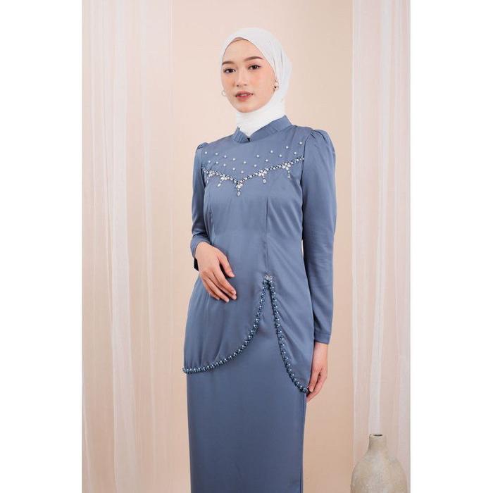 Gambar Felicia One set Satin Silk Premium Baju Kurung Melayu Malaysia Setelan Wanita Kekinian Kebaya Wisuda Payet Mutiara Seragam Bridesmaid Model Terbaru Dress Pesta Promnight Hijab Simpel Gamis Kondangan Remaja Dewasa Setelan rok Lebaran Muslimah Mewah - DENIM, ALLSIZE dari Helody Batik undefined Tokopedia
