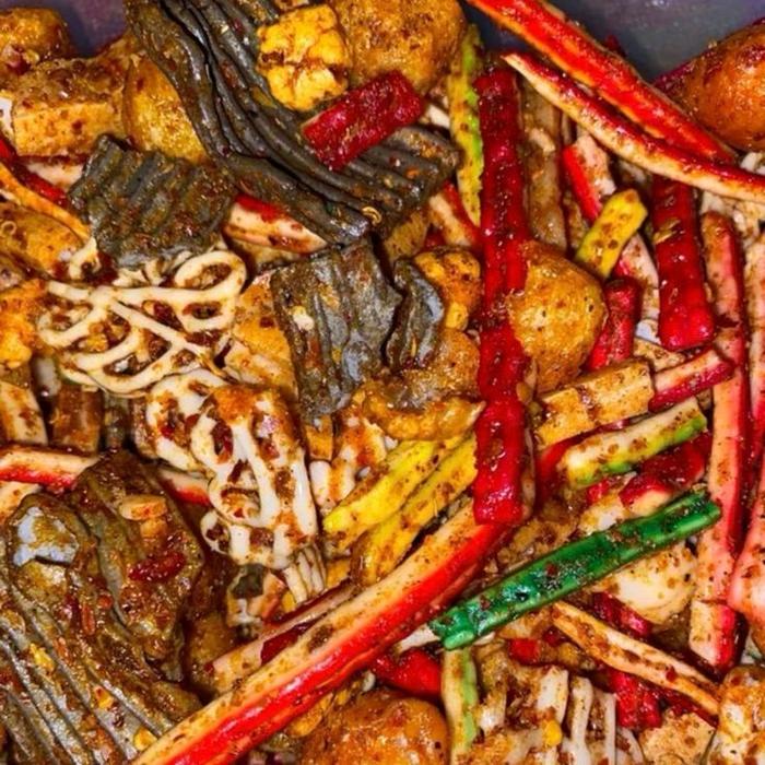 Gambar sebring/Seblak kering berbagai macam aneka kerupuk,makroni,basreng Cemilan Pedas 500g. - mix dari juraganladaBandung undefined Tokopedia