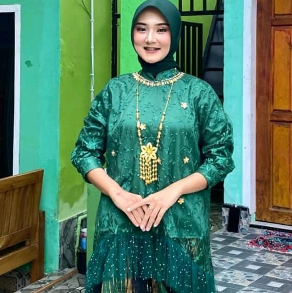 Gambar baju bodo modern Wanita Pesta Kondangan Atasan Mutiara Tile - baju bodo, dewasa dari ISR SONGKOK RECCA BONE undefined Tokopedia