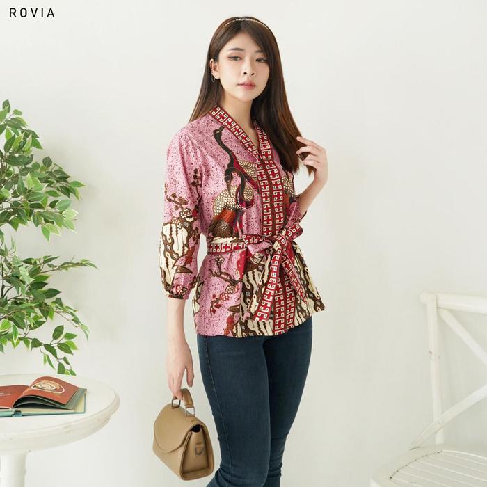 Gambar Evercloth Fatima Rovia Atasan Batik Kutu Baru Kebaya Modern Blus Batik Jumbo Baju Blouse Kemeja Batik Couple Sarimbit Pink Nude Peach Imlek CNY - ROVIA - JUMBO dari EVERCLOTH undefined Tokopedia