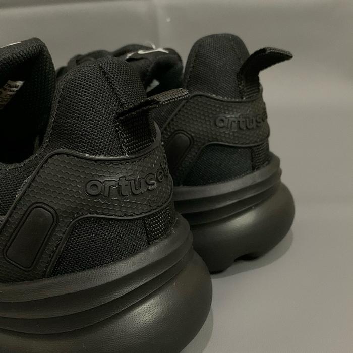 Gambar TERBARU SEPATU RUNNING ORTUSEIGHT FULL BLACK PRIA WANITA - Ortus Full hitam terbaru, 39 dari Layer footwear09 undefined Tokopedia