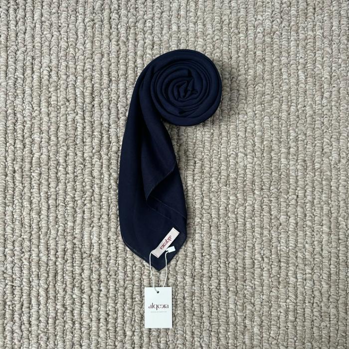 Gambar Alqeera - Basic Scarf PART 1 75k Get 4 Pcs (Hijab Segiempat Polycotton Bela Square Premium Jahit tepi kerudung muslim lembut nyaman) - Navy, ±115x115 cm dari Alqeeraofficial undefined Tokopedia