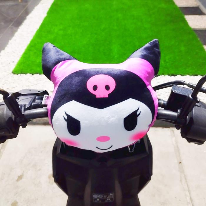 Gambar Bantal Stang Motor Aksesoris agar tidak terbentur saat dibonceng di depan motif labubu Pelindung Dada dan Kepala Anak-Anak - Kuromi dari Brendis Original undefined Tokopedia