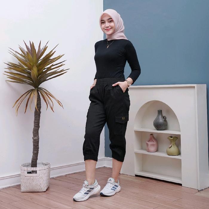 Gambar Celana Pendek Aulia Cargo Twill Stretch Combed Diamond Premium Wanita - Shorts Hitam   Katun Nyaman - hitam, standar dari celana paris undefined Tokopedia