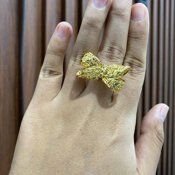 Gambar cincin pita dubai kerawang - A dari Emas sadur 916 undefined Tokopedia