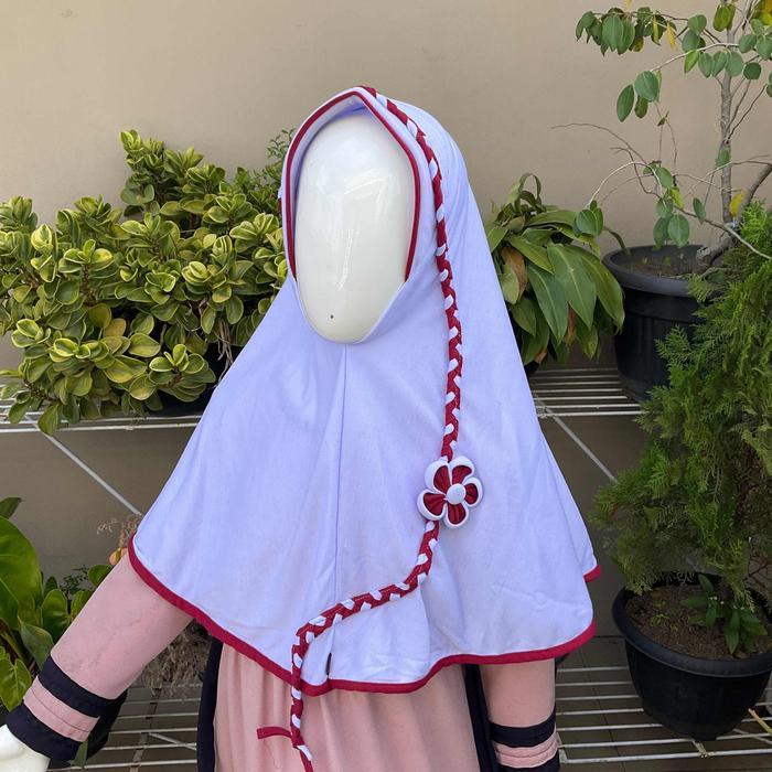 Gambar Almerra-Hijab Kerudung Muslim Anak Instan Bergo Sekolah & Sehari-hari Bahan Kaos Model Bunga Kepang Serut - Putih List Maroon dari Almerra-Hijab undefined Tokopedia