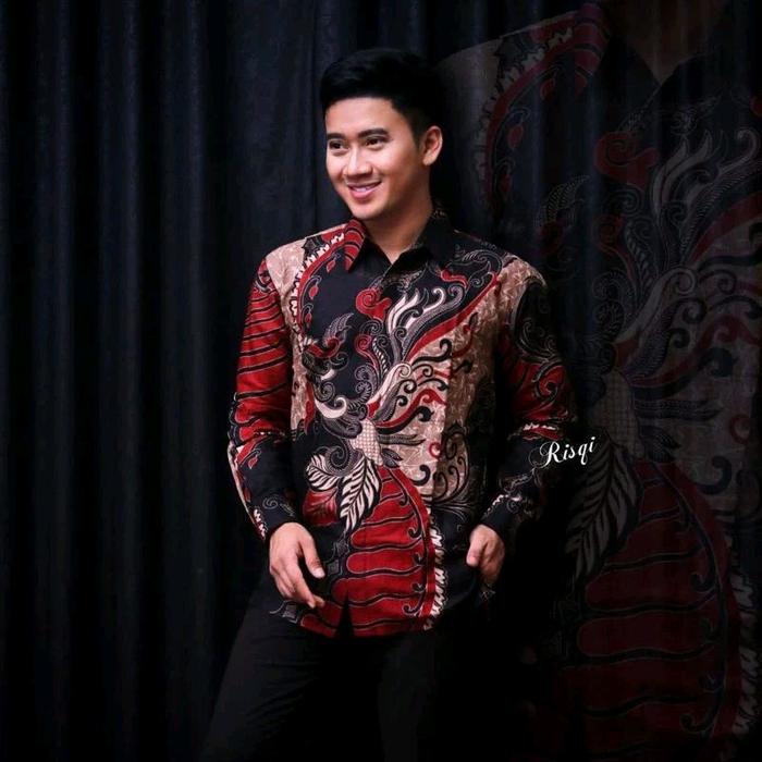 Gambar Baju Batik Couple Keluarga Motif Sangkuriang Merah | Sarimbit Katun Panjang & Pendek | Setelan Pasangan Atasan Hem Pria Dress Wanita | Seragam Ayah Ibu Anak Laki-Laki Perempuan | Baju Kondangan Elegan Gamis Muslim Nyaman Formal Kombinasi  Tunik Dewasa - KMJ AYAH S MERAH, M dari BATIK INT4N_NEW undefined Tokopedia