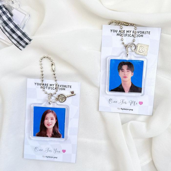 Gambar ByAnisa Gantungan Kunci  Keychain Couple Sidik Jari Bebas Custom Foto suka-suka Akrilik - TIPE 1, 1 Pcs dari Photocard Holder Lucu undefined Tokopedia