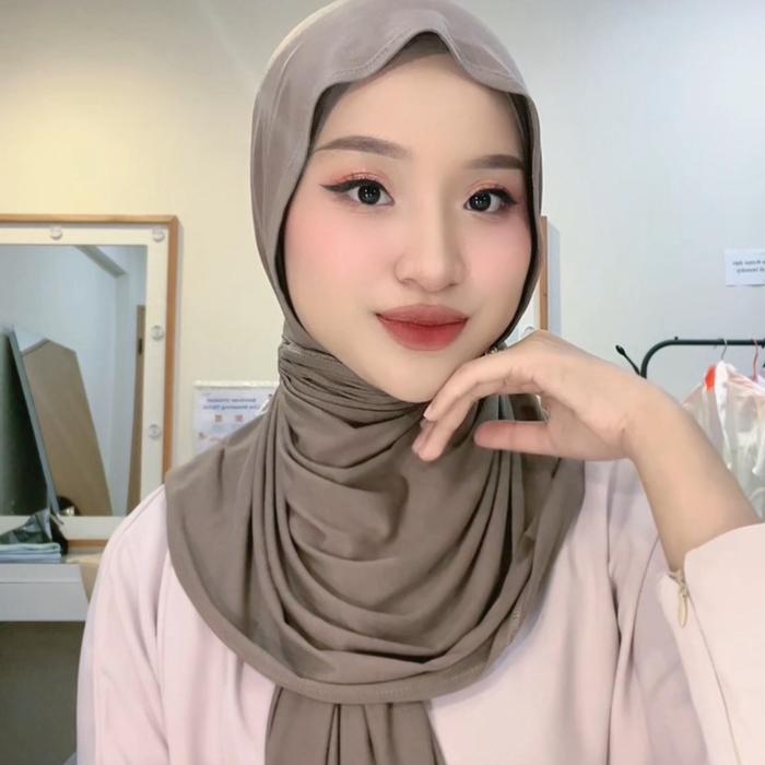 Gambar Pashmina Kaos bahan Cotton Rayon Super bahan adem ringan dan lembut | Pashmina kaos Jasmine - Frafucino dari Toko hijab jasmine undefined Tokopedia