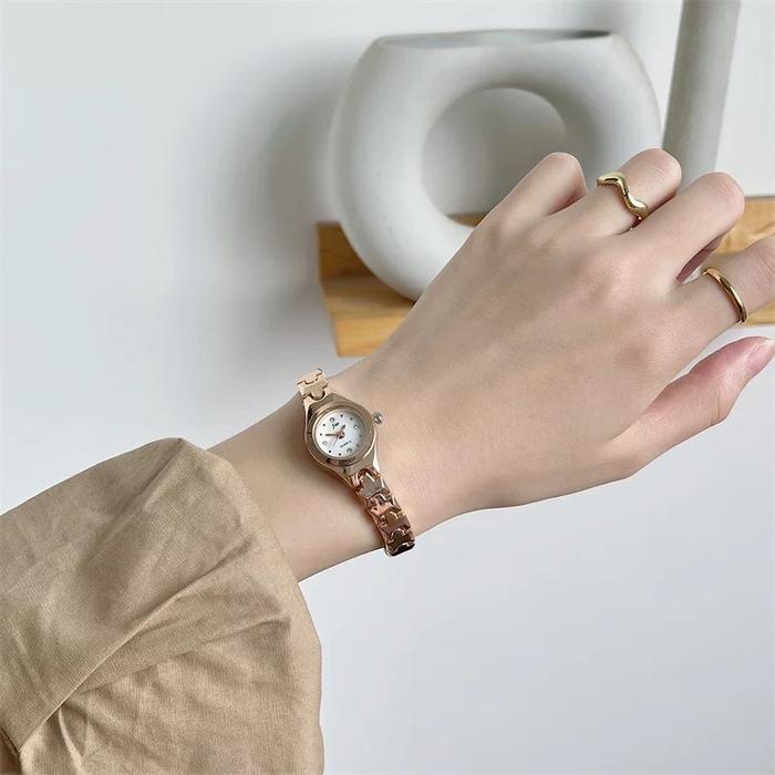 Gambar Jam Tangan Wanita Tali Rantai Mini Jam Tangan Cewek Elegant  M124 Lucu - Rosegold Putih dari Marzo Watch undefined Tokopedia