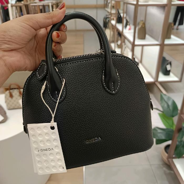 Gambar READY TAS ONEDA SLING BAG NEW - Beige small dari GriyaBag Vividilaa undefined 3 Tokopedia