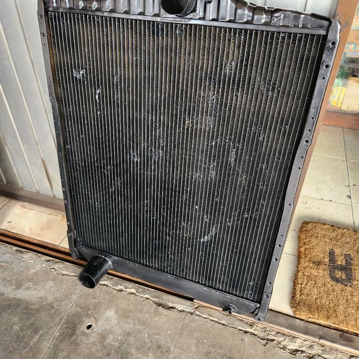 Gambar radiator fuso 6d22 builtup mitsubishi 6d40 6d22 bekas copotan truck siap pakai dari dua pilar bercahaya undefined Tokopedia