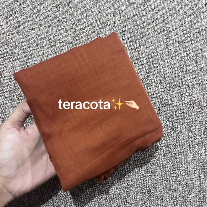 Gambar jilbab paris basic jadul premium khusus warna baru - teracota dari geslahijab.co undefined Tokopedia