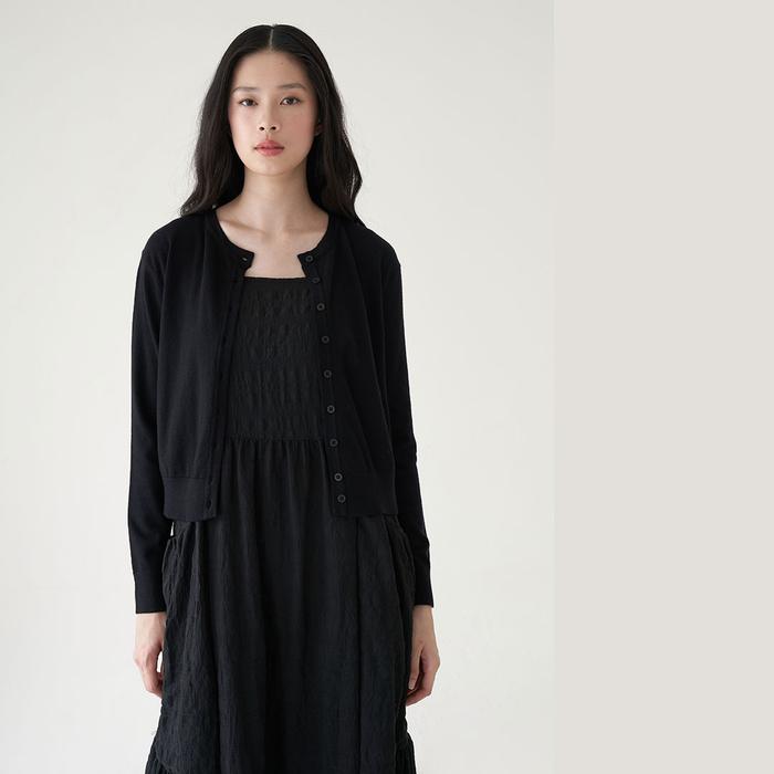 Gambar InKano Elmore - Basic cardigan wanita rajut full kancing dengan bahan viscose yang lembut dan halus - Black, S dari in.kano undefined Tokopedia
