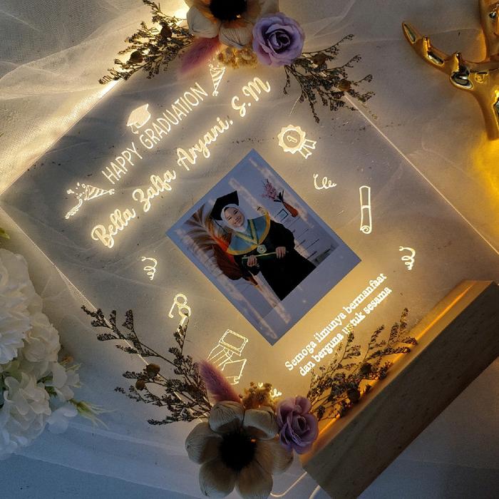 Gambar Custom Gift akrilik | Kado Akrilik | Kado custom - Persegi, 20 x 15, grafir / line art dari Naurastore 21 undefined Tokopedia