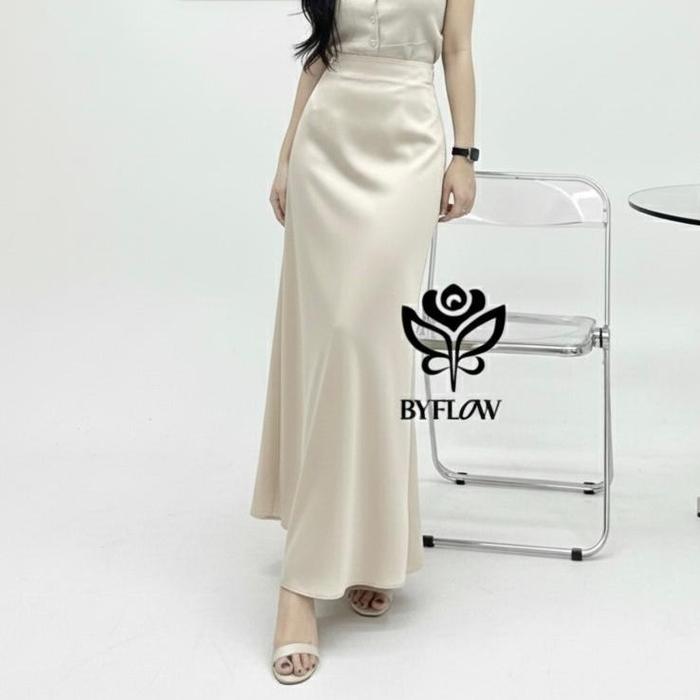 Gambar Satin Long Skirt - Rok Satin Panjang - Satin Silk Mewah Kain Tebal Simple Elegan - IVORY, XL dari byflow.id undefined Tokopedia