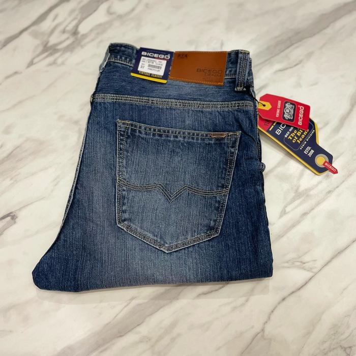 Tarzan porno moslashuvi BDSM xususiy klubi