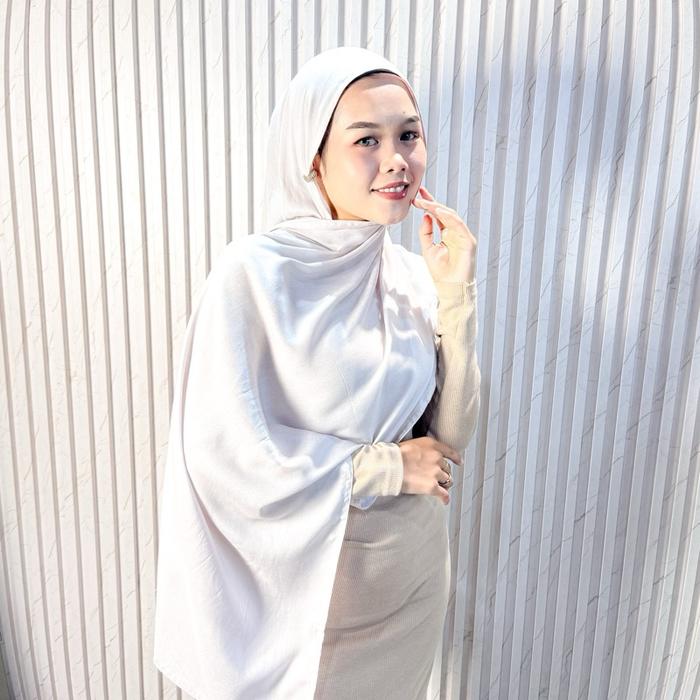 Gambar Afp Hijab Pashmina Modal Viscose Shwal Premium Afp - Kerudung Syal Dewasa Wanita Muslim Instan Panjang Hitam Bahan Ringan Lembut Adem Dan Breathable Warna Berkilau Terkesan Mewah Finishing Double Stitch Size 180 X 70 Cm - Vanilla, 180 x 175 dari AFP HIJAB undefined Tokopedia