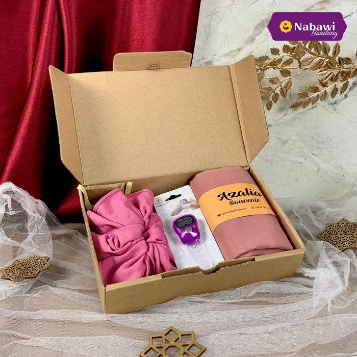 Gambar Hampers Gift Box Hijab Paket Hemat Kado Cewek Kado Ultah Anniversary Wisuda Nabawi Bandung - PAHE 1 dari Oleh Oleh Umroh Haji Bandung undefined Tokopedia