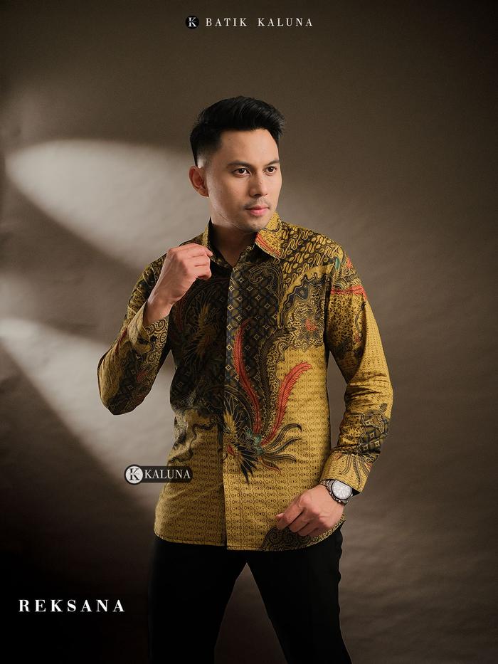 Gambar Batik Kaluna Motif Reksana | Batik Kerja dan Batik Kondangan | Kemeja Batik Slimfit | Batik Pria Lengan Panjang - S dari Batik Kaluna undefined Tokopedia