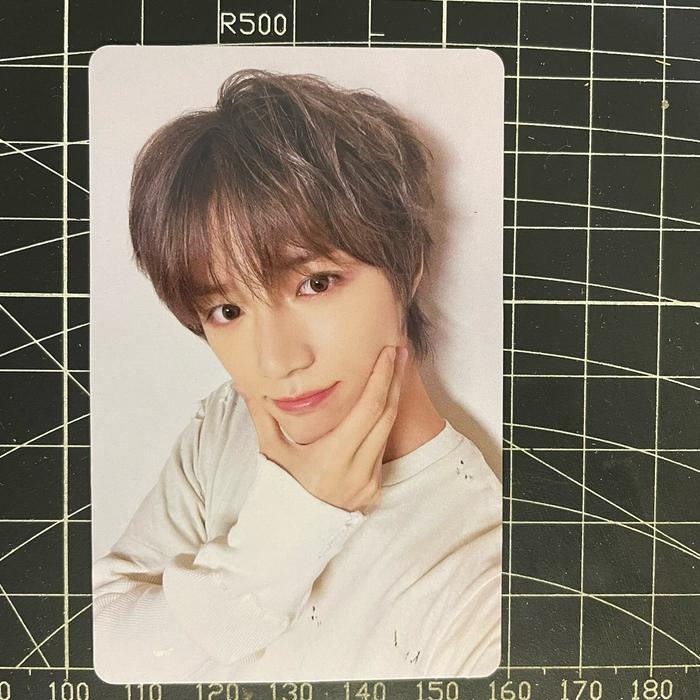 Gambar (Ready Stock) PHOTOCARD OFFICIAL TXT TUBATU Tomorrow x Together Sanctuary Soobin Kacamata Yeonjun Beomgyu Taehyun Hueningkai - Beomgyu topang dagu dari Navvab undefined Tokopedia
